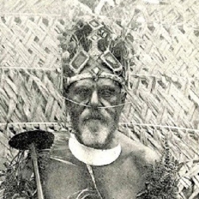 Maino in traditional head dress