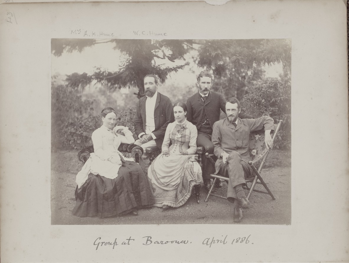 Image of group at the Baroona house 