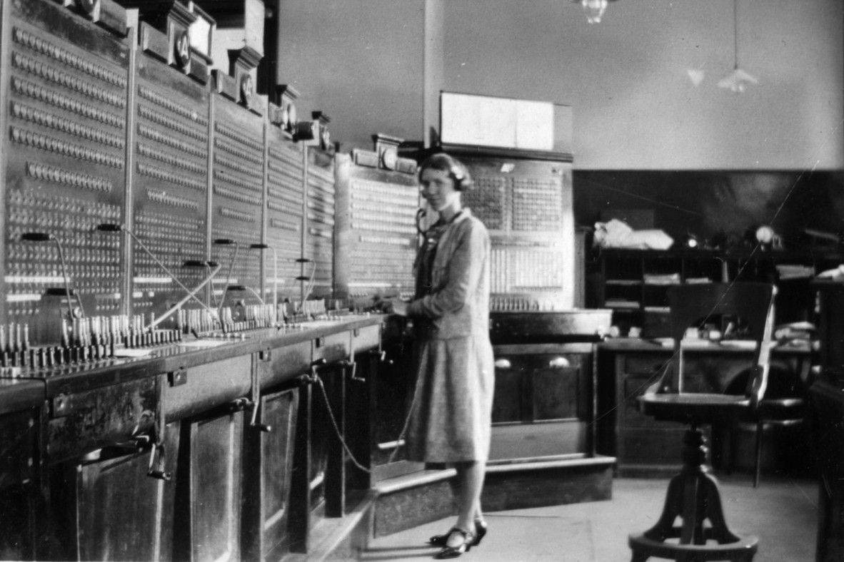 Telephonist at work on a Bibers telephone exchange, Brisbane telephone exchange, 1928