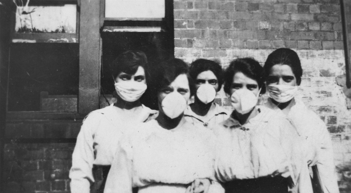 Women wearing surgical masks during the influenza epidemic Brisbane 1919