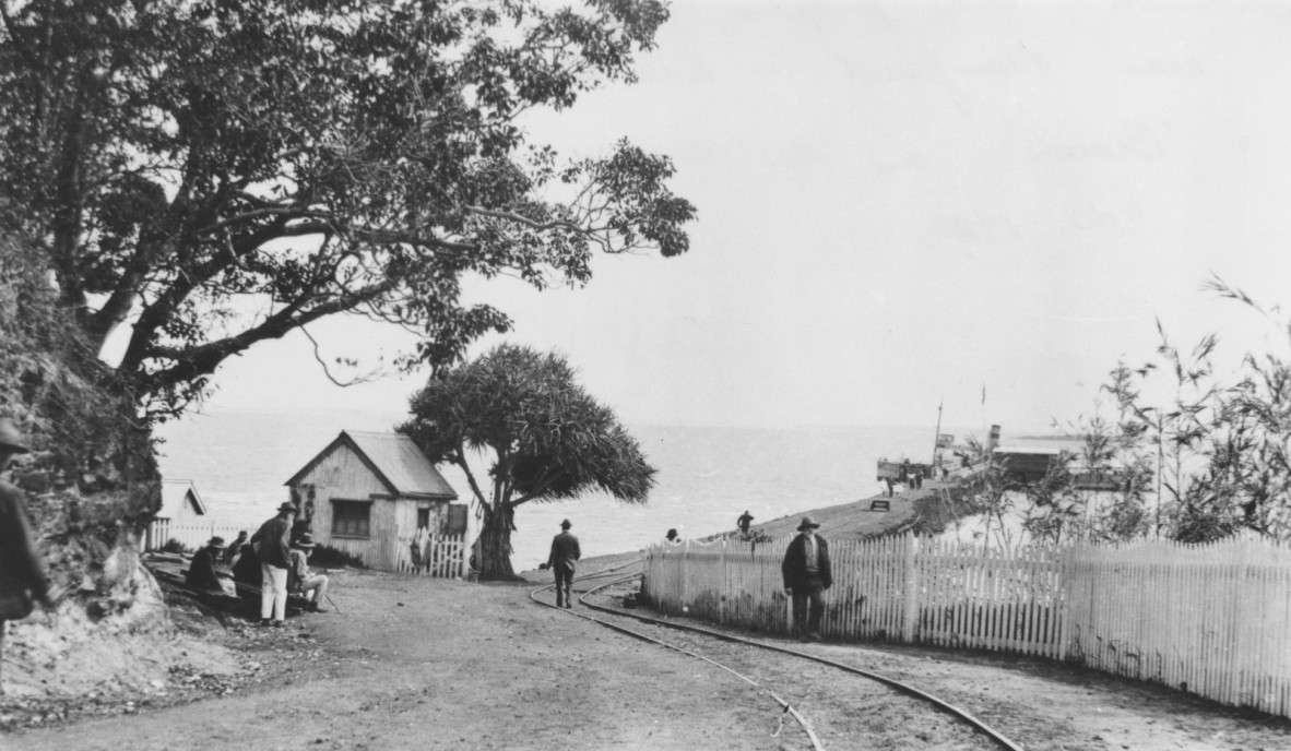 Steamer Otter at the Dunwich jetty ca 1895