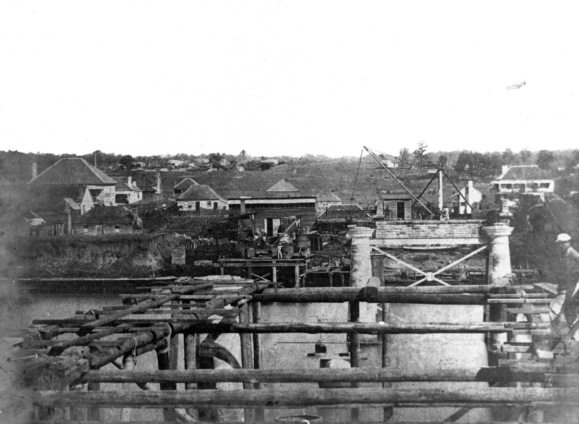 Construction of the first permanent Victoria Bridge Brisbane ca 1870