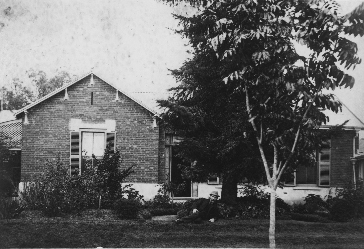 front of Baroona house with tree outside