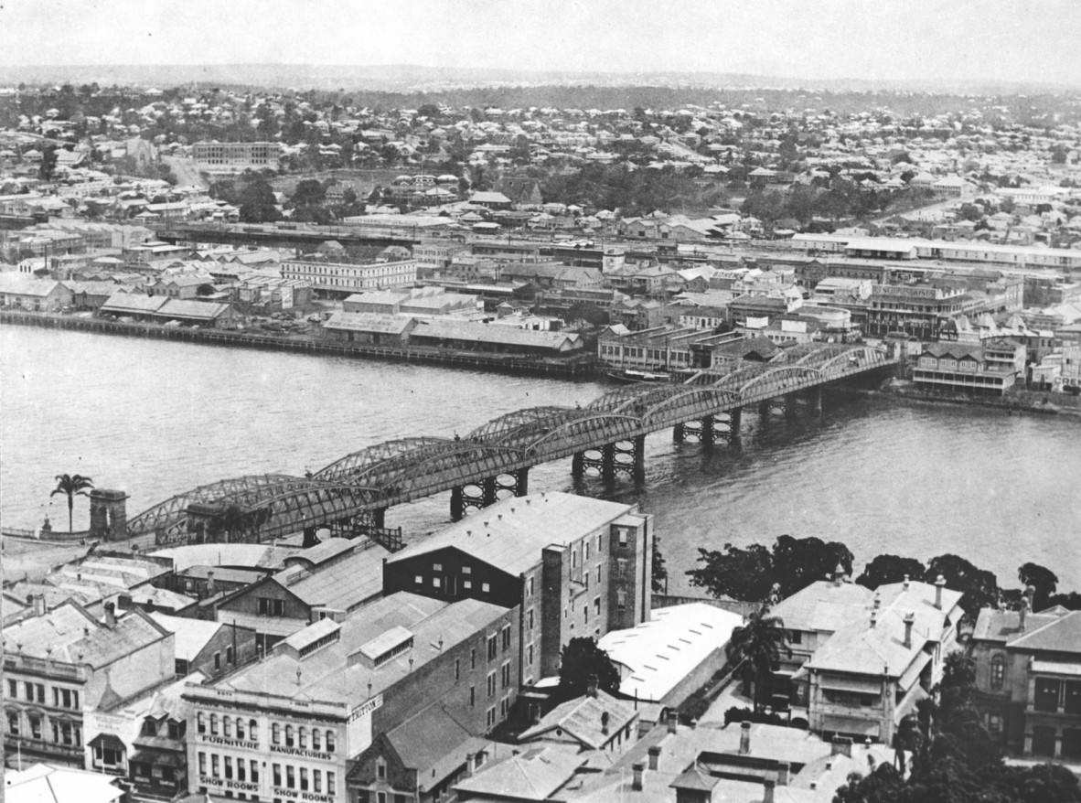 Elevated view of the second permanent Victoria Bridge spanning the Brisbane River ca 1933