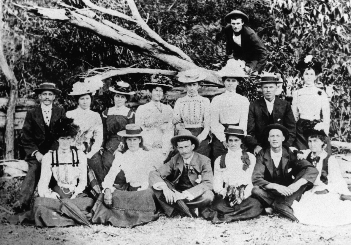 Black and white group image of Woodford residents, the Beanland family