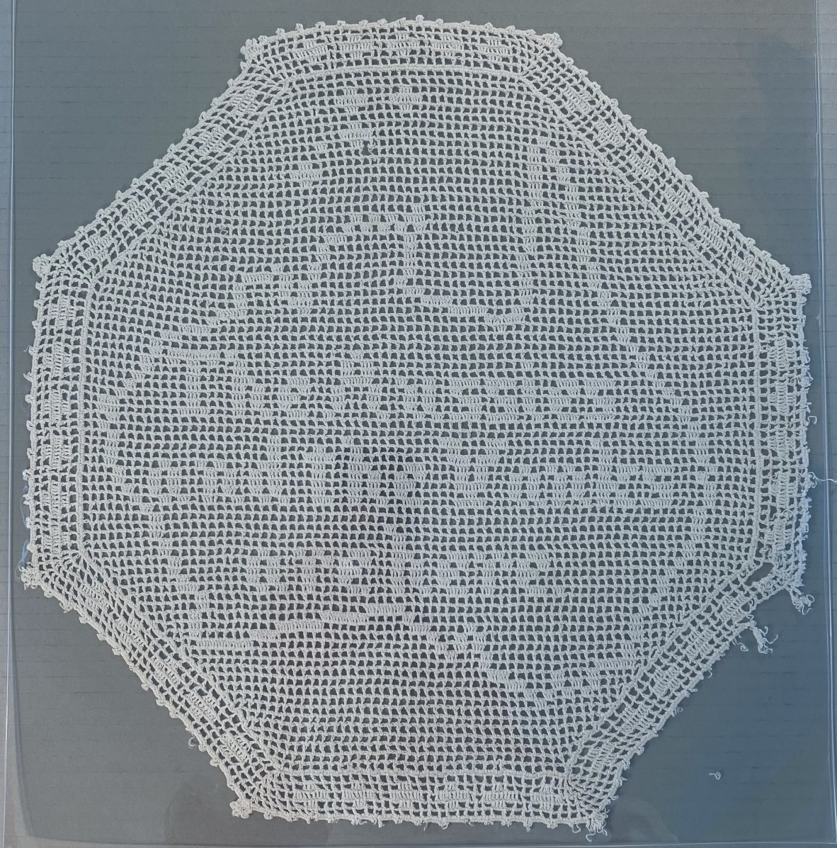 Doily featuring the inscription The Aussies and the Yanks are here