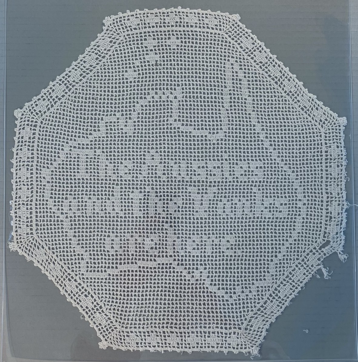 Doily featuring the inscription 'The Aussies and the Yanks are here'.