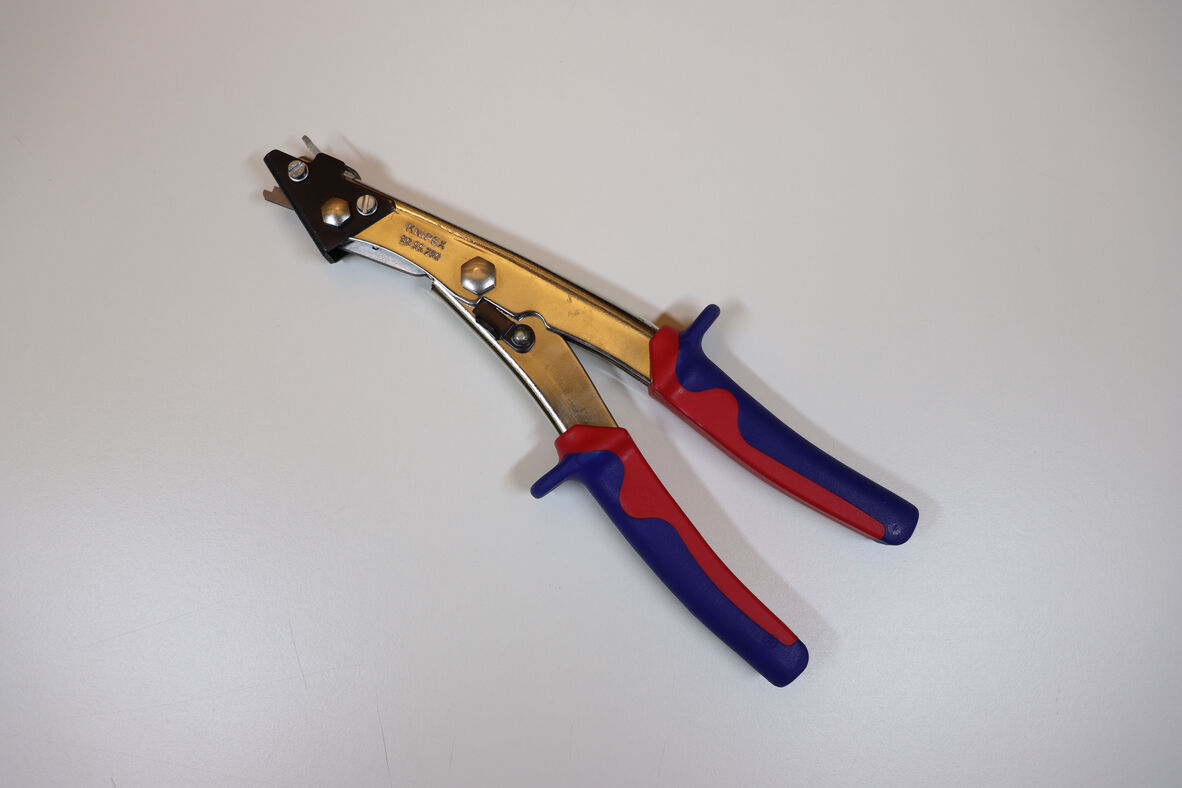 An overhead photo of a hand nibbler.