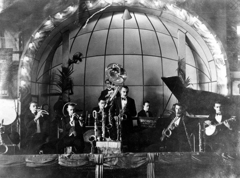 Photo of Billo Smiths Dance Band at the Trocadero Dansant 1927