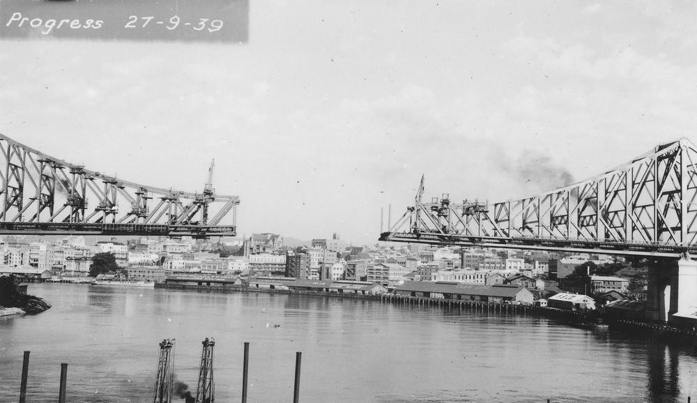 Photo of the Story Bridge being built in 1939