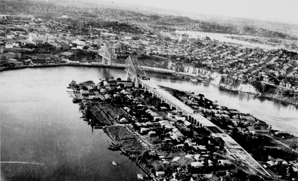 Aerial shot of the Brisbane River and Story Bridge in 1939
