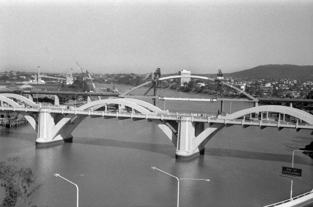 Merivale Railway Bridge during construction, Brisbane 1979. (Image in copyright).