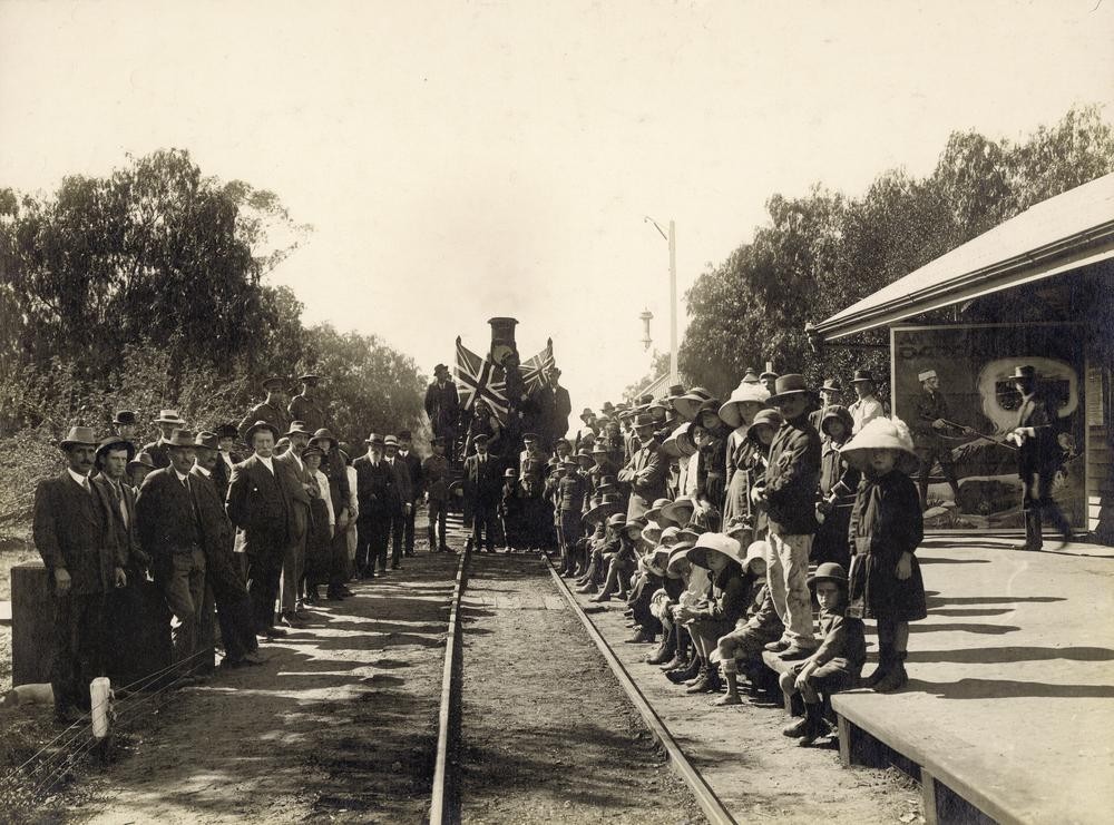 Recruiting train at Wallumbilla Railway Station ca 1915 