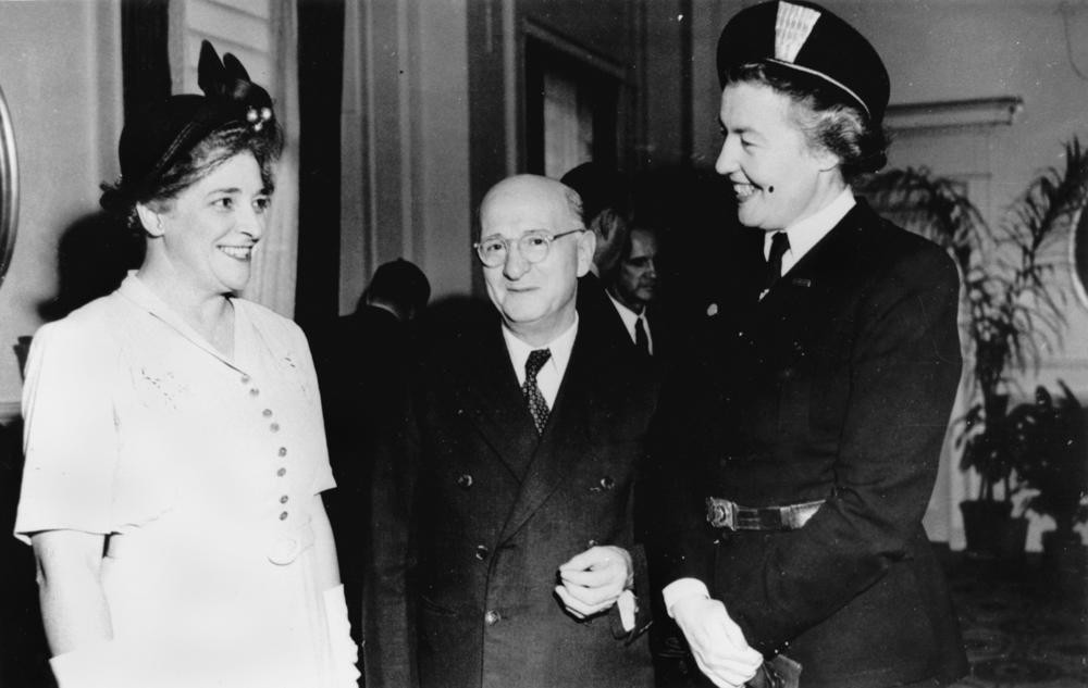 Dame Annabelle Rankin left and the Lord Mayor J B Chandler during a visit by Lady Stratheden and Campbell 1951