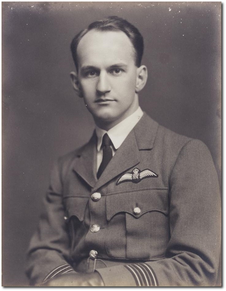 Portrait of wing Commander Alan Groom ca1940