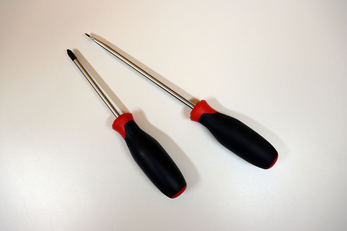 a photo of two screwdrivers, one is pillips and the other is flat head.