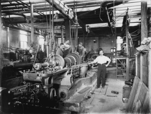 Workers at the Electric Light Co Brisbane ca 1910